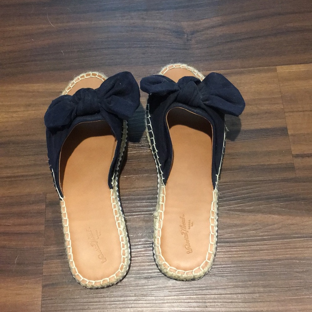 (Negotiable) Bow Slip-On Shoes